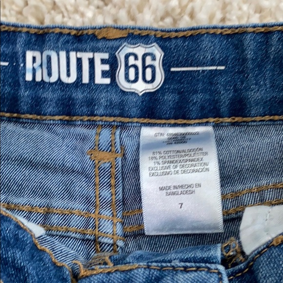 Bundle of 3 denim shorts - Size 6 & 7 - Picture 3 of 10